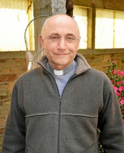18le-pere-Gwenael_Mauray_recteur-de-la-basilique-sainte-anne_3900114_267x330p.jpg