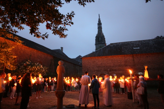 2024_08_14_Veillee_aux_flambeaux_(c)_Emmanuel_Pottier_petite.JPG